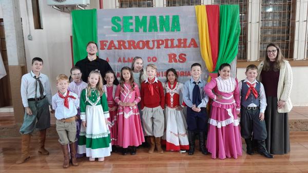 Grupo de Danças Gaúchas realiza primeira apresentação da categoria Pré-Mirim